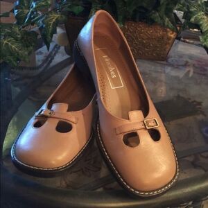 Directives “Christy” Nude leather loafers sz 4M